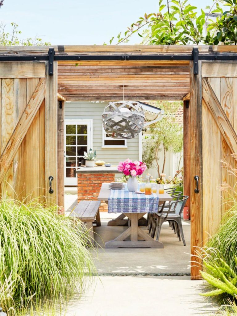 http://atlantahomesmag.com/gallery/outdoor-rooms/