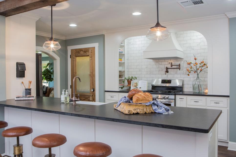 Fixer Upper Kitchen in The Mexia Manor House is perfect for the Beachum family who love family gatherings www.PattersonDecoratingGroup.com/blog