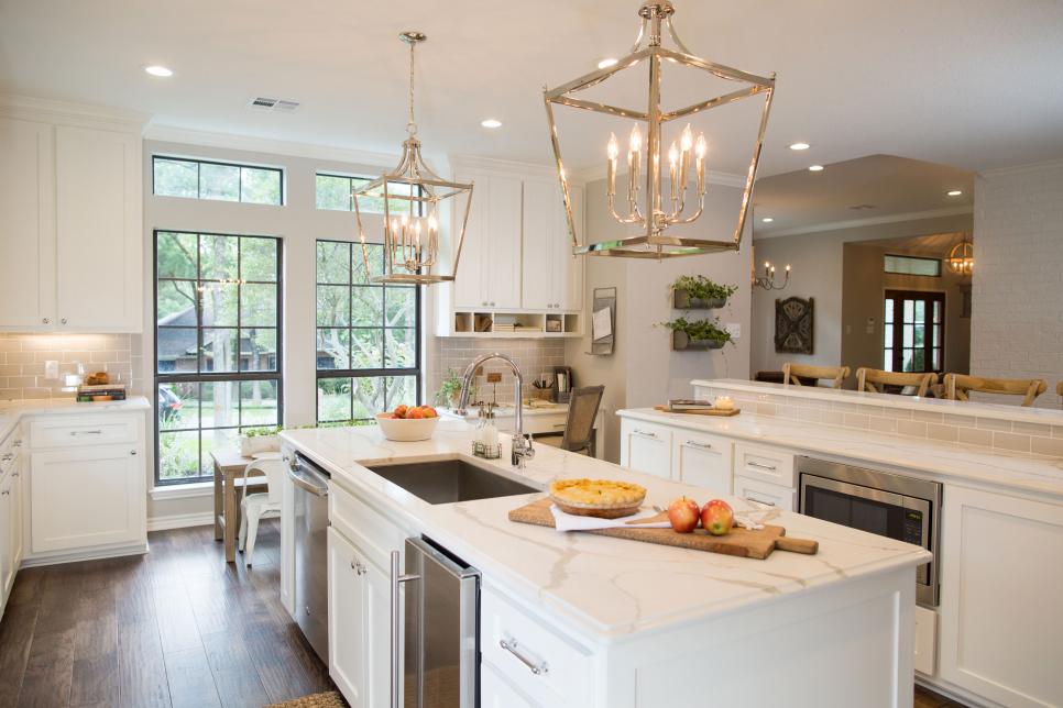 Fixer Upper Kitchen in The Straight 80’s House is expanded to provide tons of counter space and is ideal for cooking and entertaining www.PattersonDecoratingGroup.com/blog